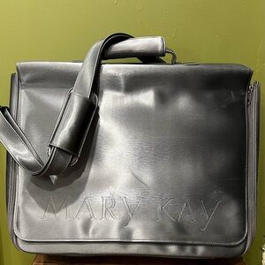 2000s Mary Kay Metallic Gray consultant makeup Bag